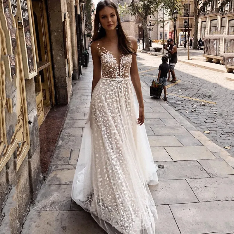 *READ DESCRIPTION /SOLD OUT* Sexy Boho Lace Vintage Bridal Dress Transparent Back Beach Champagne